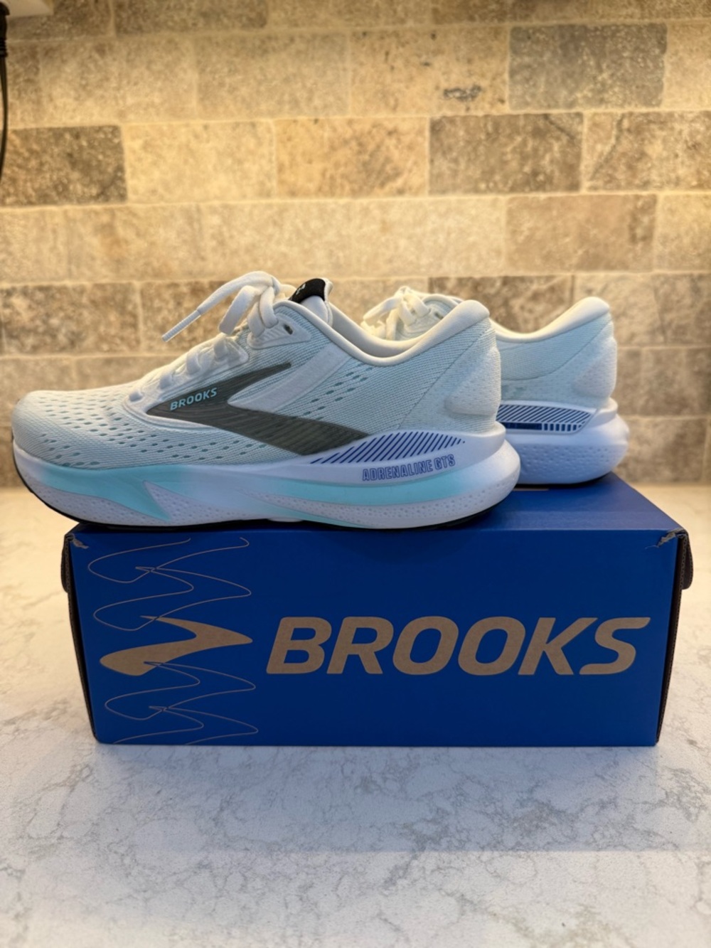 Brooks Adrenaline GTS 24 Women’s Athletic Running Shoes - Picture 2 of 5